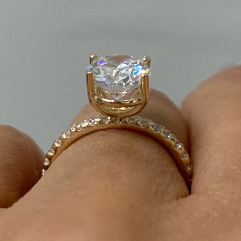 14k yellow gold 2.5ct Oval CZ Engagement Ring - Picture 3 of 8
